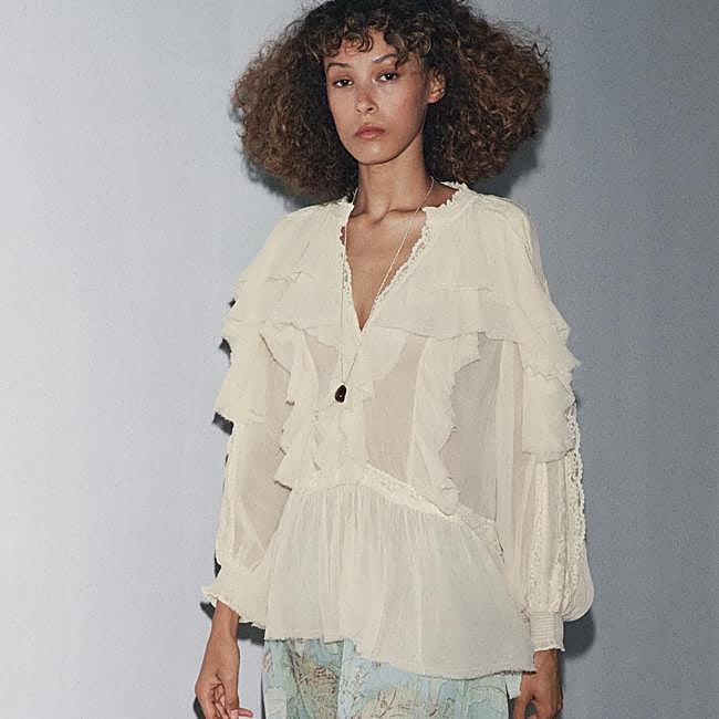 Blusa vaporosa con volantes