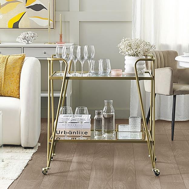 Imagen principal - Camareras de Beliani, La Redoutte y Maisons du Monde.