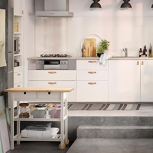 Imagen principal - Mueble auxiliar con ruedas FÖRHÖJA de IKEA (149 euros). Abajo, diseño de Amazon (87.39) y carro con ruedas que sirve como almacenaje y camarera, de Zara Home (159 euros).