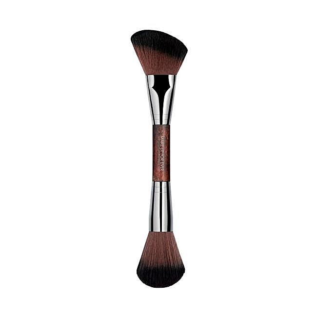 Brocha multiusos Double-Ended Sculpting Brush de Make up For Ever.