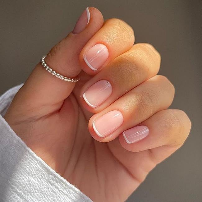 Manicura francesa micro tendencia para septiembre