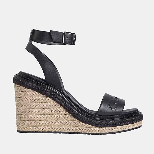Sandalias con cuña negras de Calvin Klein, 69,95 euros.
