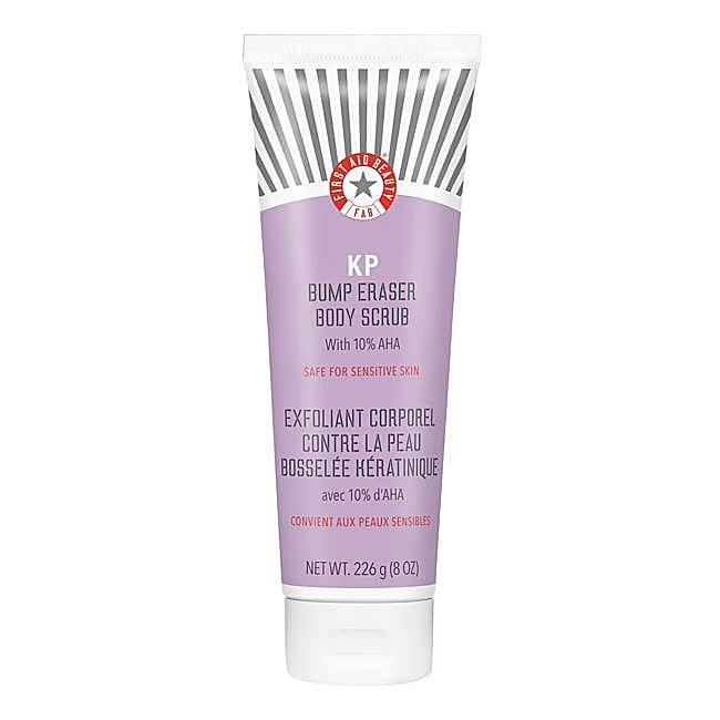 Exfoliante corporal KP Bump Eraser Body Scrub with 10% AHA de First Aid Beauty.