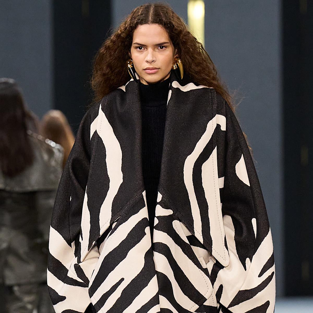 El estampado de cebra regresa con fuerza en otoño.