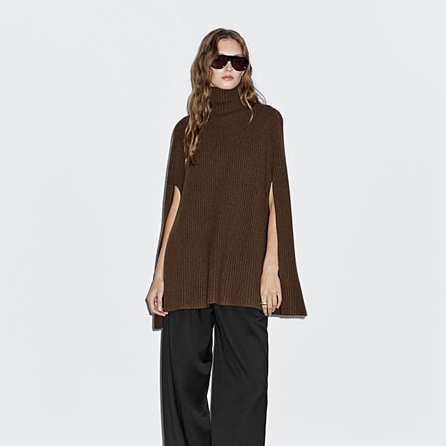 Capa de punto con cuello alto