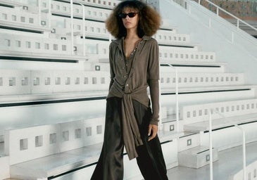 Modelo con prendas de Massimo Dutti