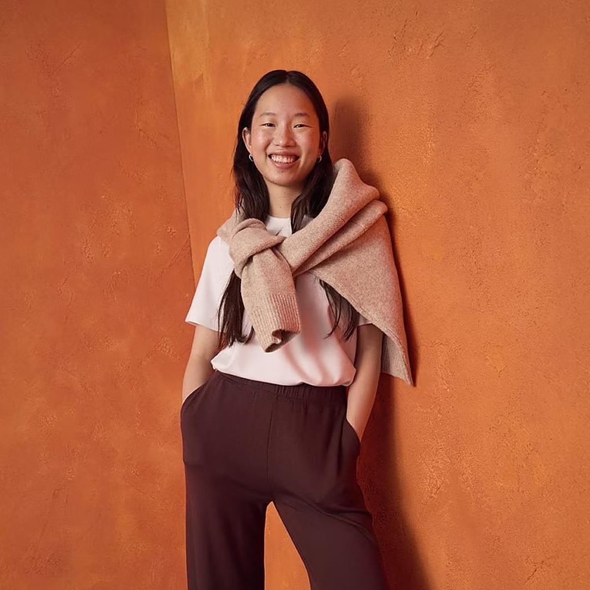 Modelo con prendas de Primark