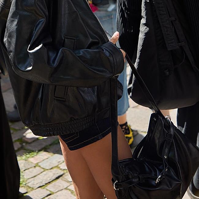 Bolso efecto piel de hombro