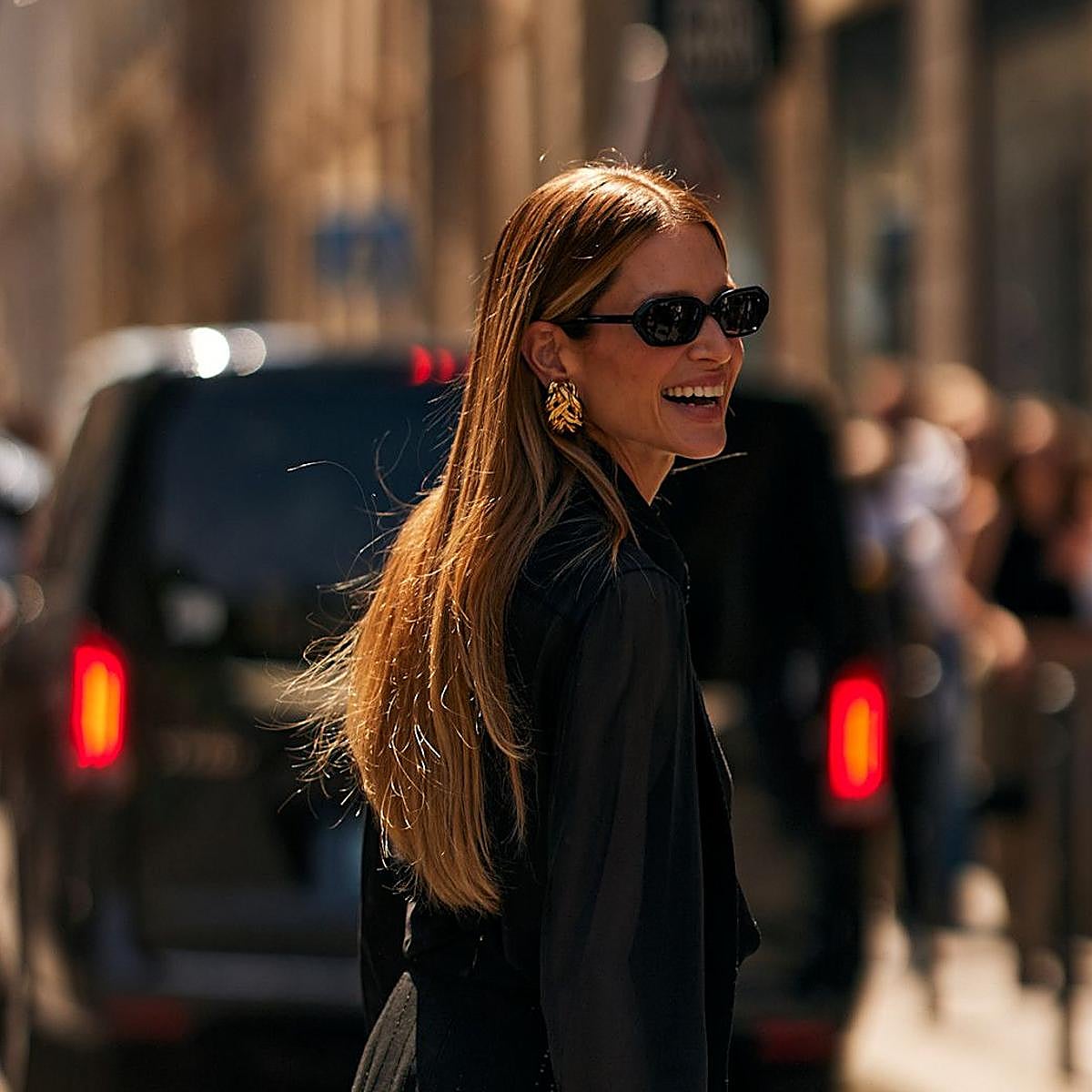 Influencer con pelo liso