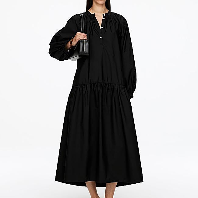 Vestido midi de Arket, 79 euros.