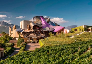 Los amantes del tapeo serán felices en este pueblo monumental de la Rioja Alavesa: palacios, bodegas sorprendentes y el hotel hermano del Guggenheim