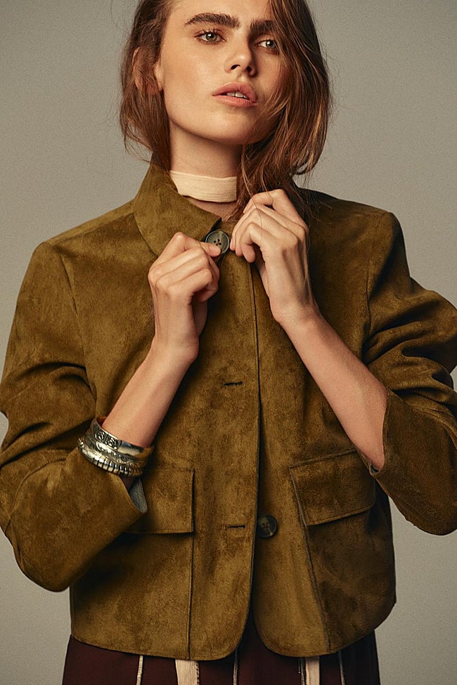 Chaqueta efecto ante de Zara (29,99 euros)