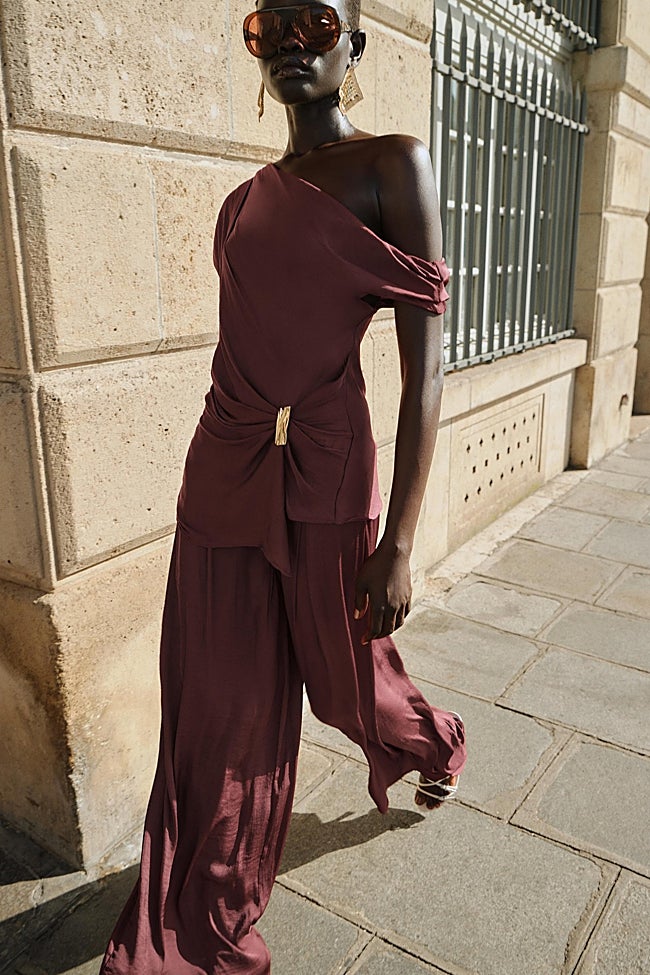 Top asimétrico de Zara (25,95 euros)