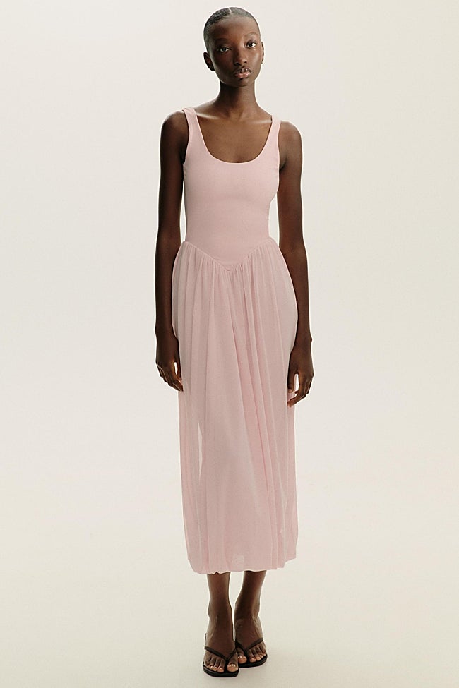 Vestido rosa de Zara (29,99 euros)
