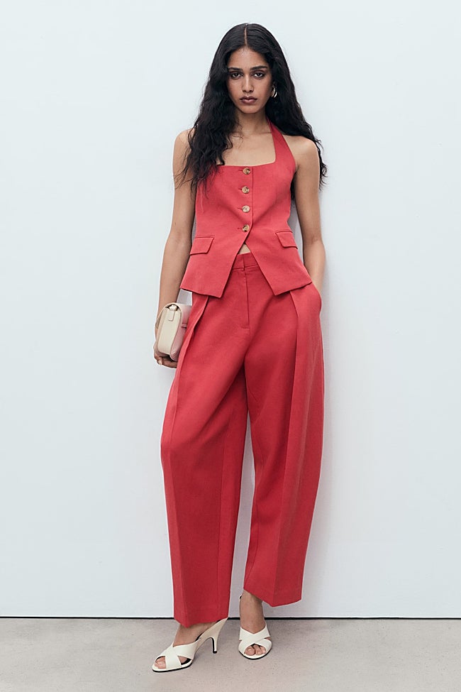 Pantalón con pinzas de Mango (49,99 euros)