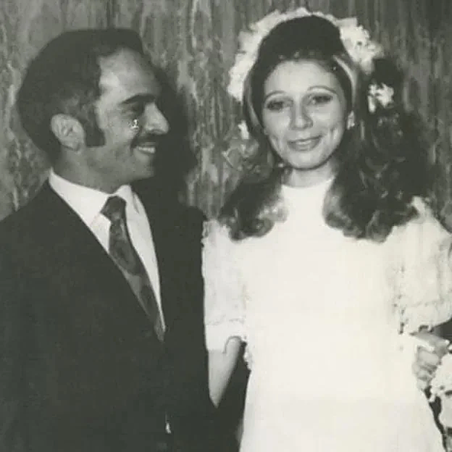 El rey Hussein de Jordania y su tercera esposa, la reina Alia, el día de su boda.
