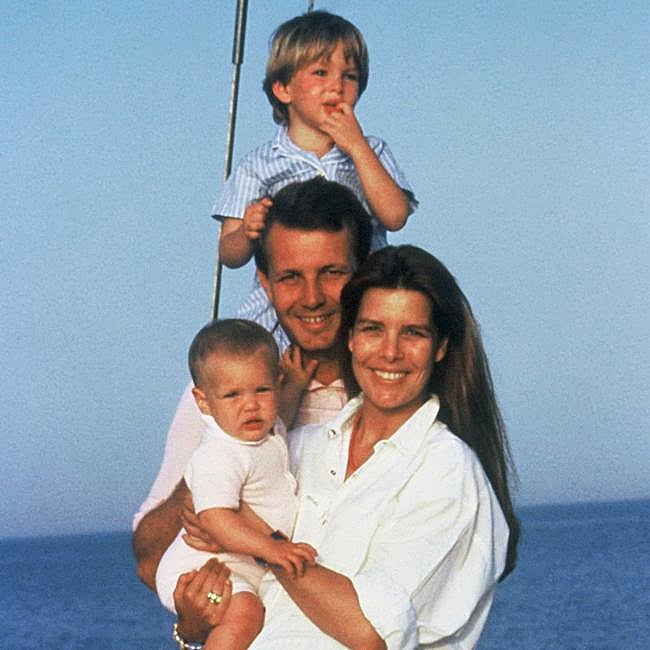 Carolina de Mónaco y Stefano Casiraghi, junto a sus hijos Andrea y Carlota.