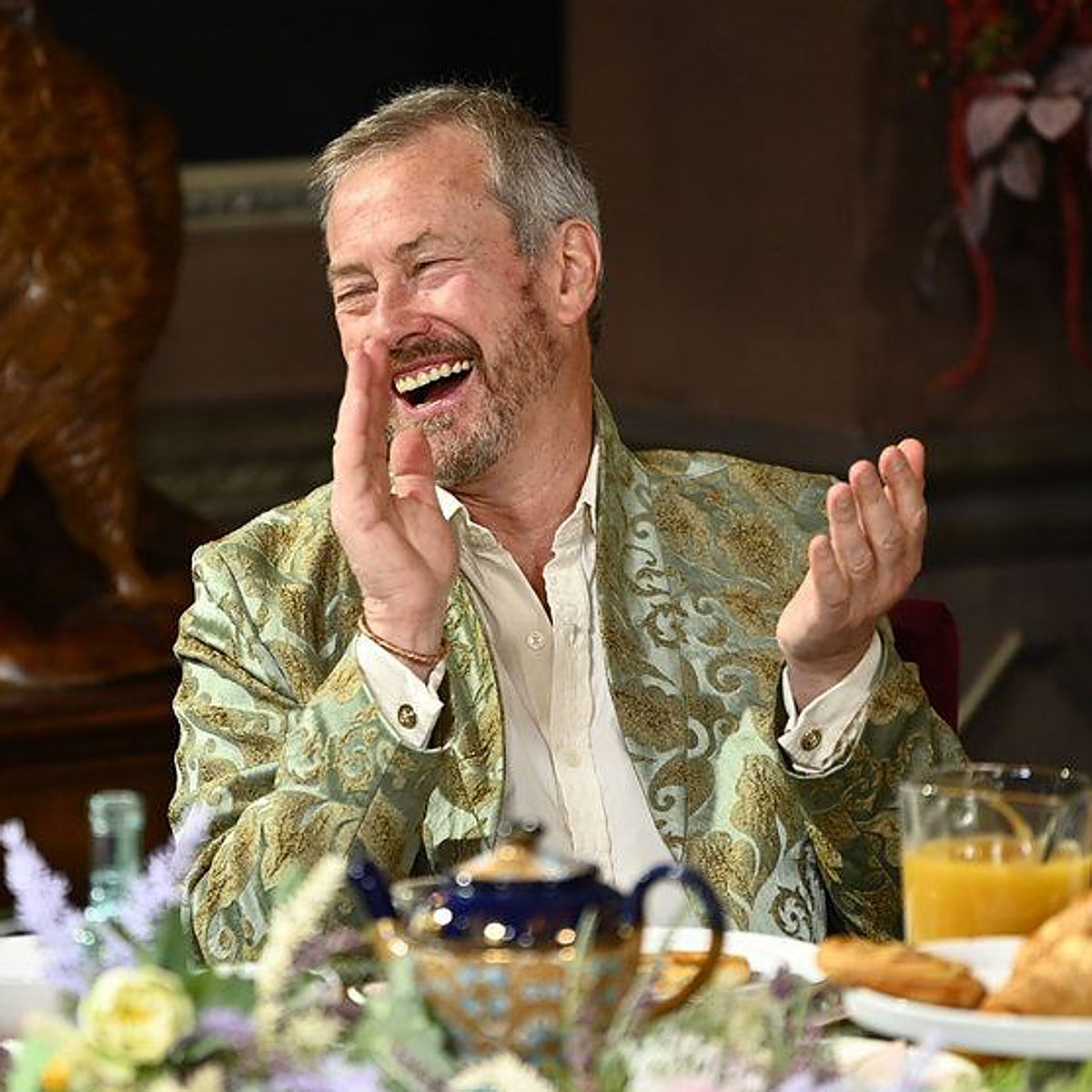 Lord Ivar Mountbatten en una escena de The Traitors.