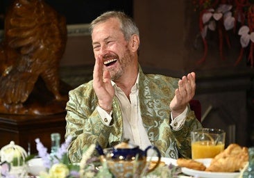 Lord Ivar Mountbatten en una escena de The Traitors.