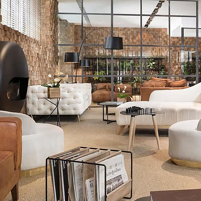 El hotel ME Reina Victoria venderá todos sus muebles, más de 10.000 piezas, en un mercadillo con precios de chollo.