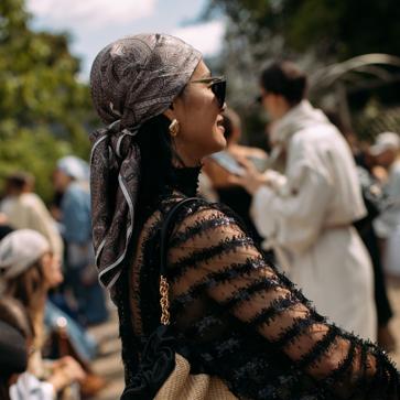 Entertainment news Celebrity gossip Movie and TV show updates Latest celebrity news Trending entertainment stories Imagen secundaria 1 - Looks con pañuelo vistos en la CPHFW.