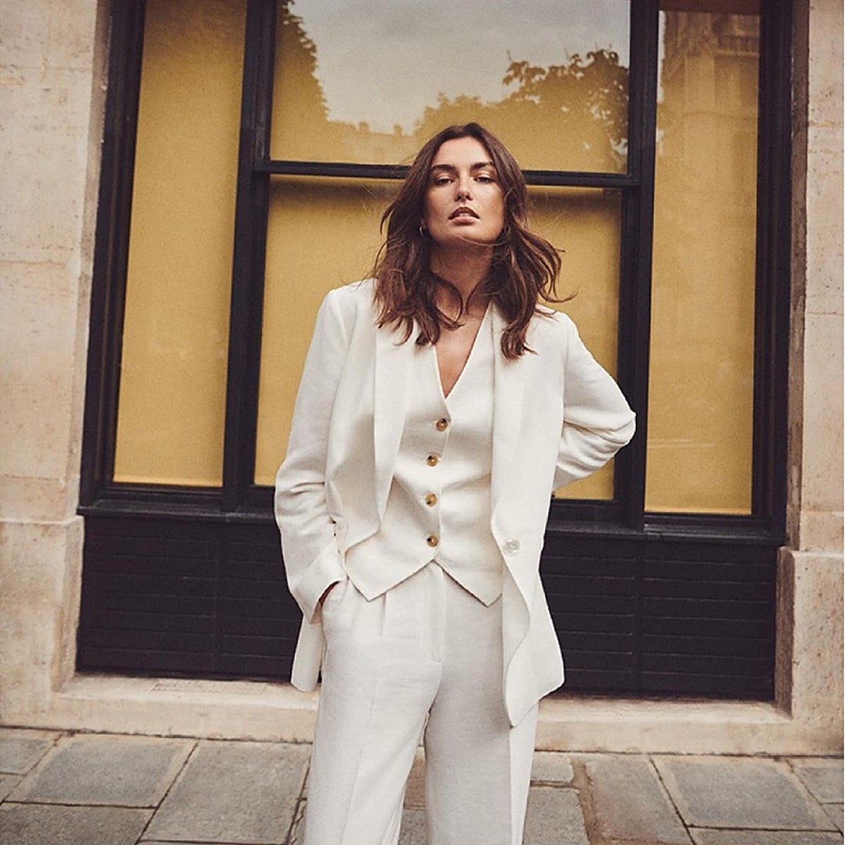 Camisas de colores, vestidos midi y muchas otras compras que acaban de llegar a tus tiendas favoritas. La mejor selección de prendas y accesorios de cara al otoño.