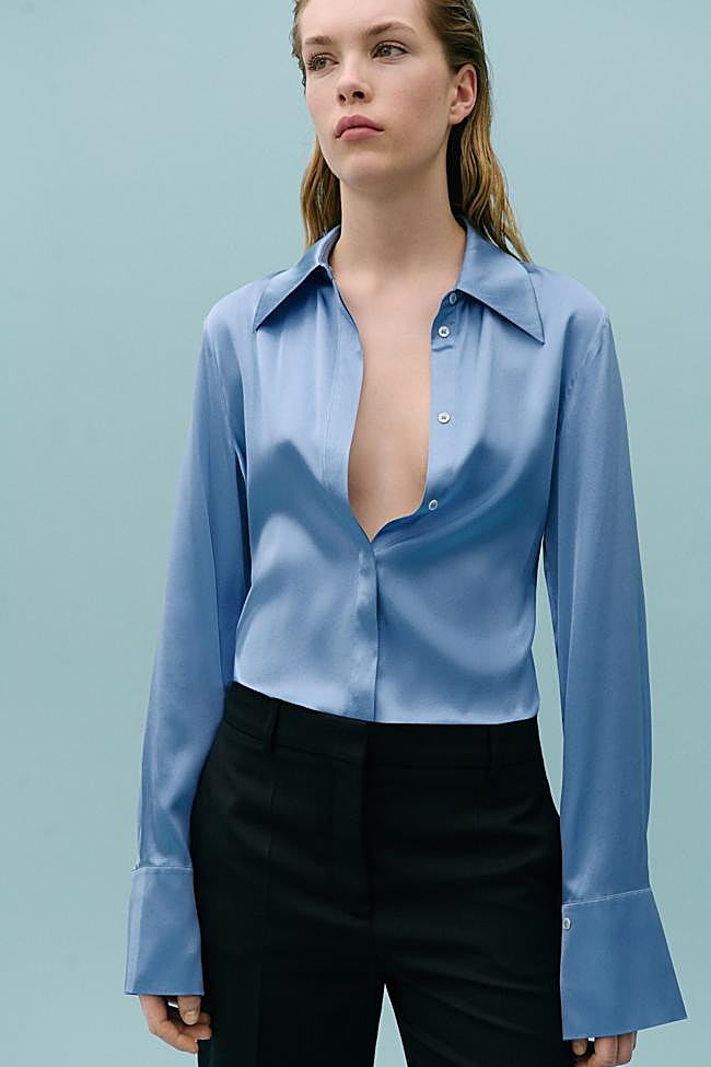 Camisa de seda satinada (39,99 euros).