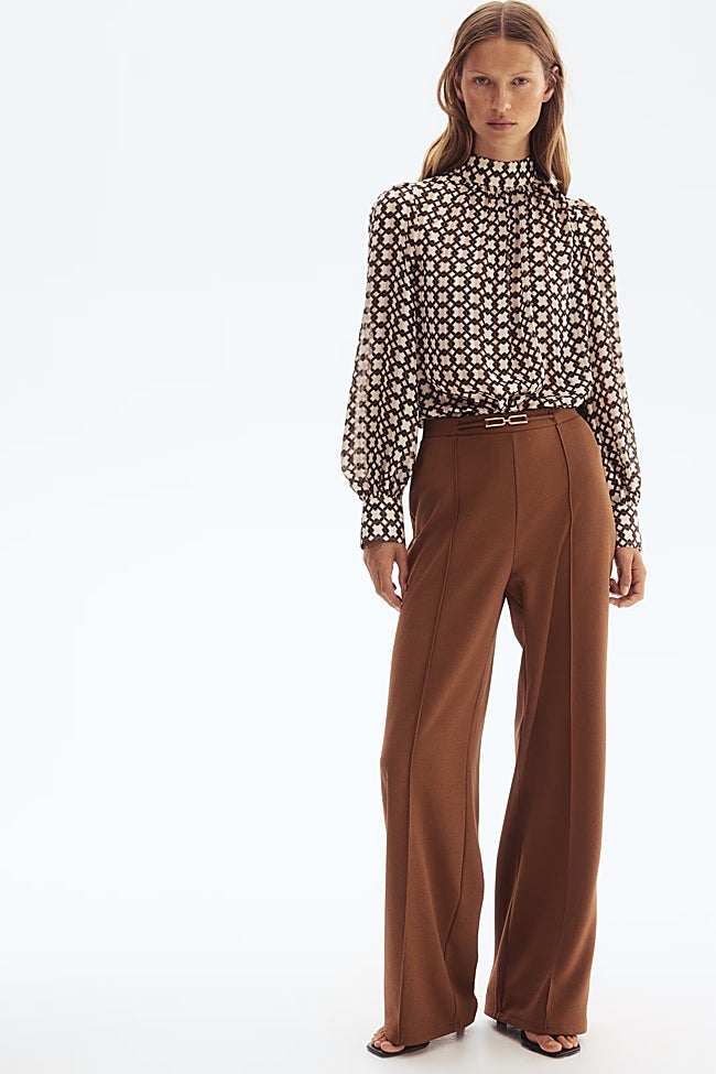 Pantalón con cinturón de H&M (19,95 euros)