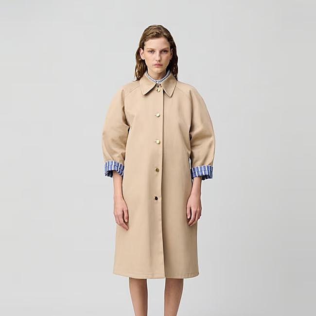 Gabardina con botones dorados de Claudie Pierlot, 297 euros.