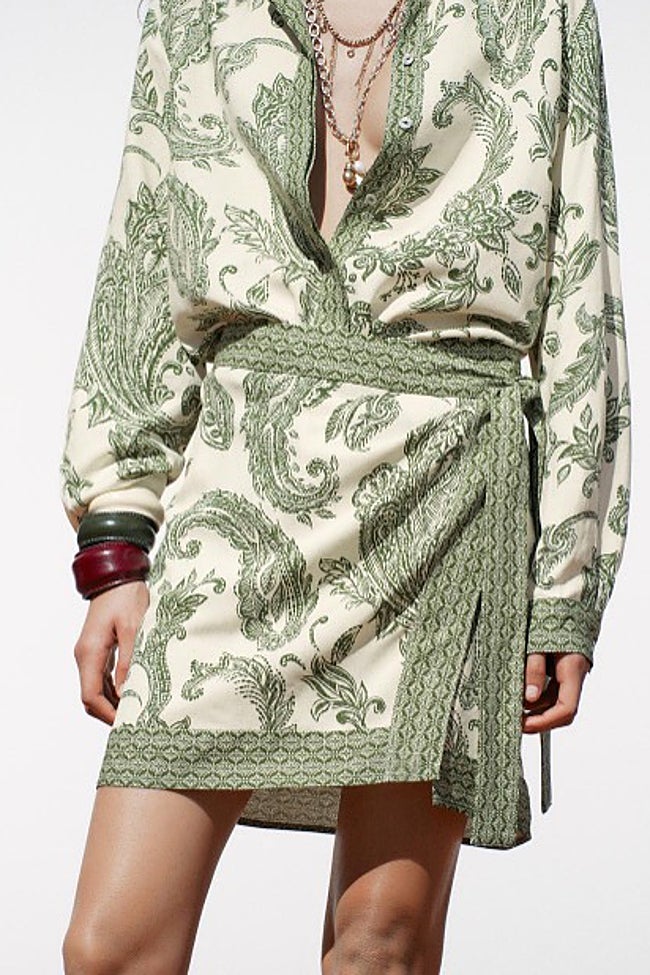 Falda estampada de Zara (25,99 euros)