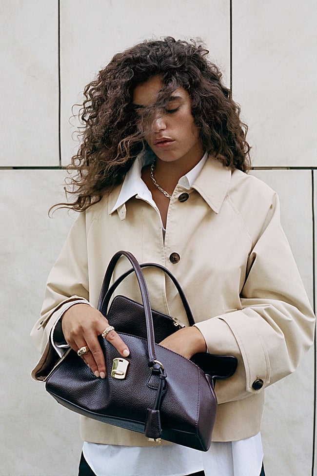 Trench corto de Mango (59,99 euros)