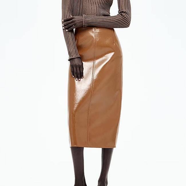 Falda charol de H&M, 29,99 euros.