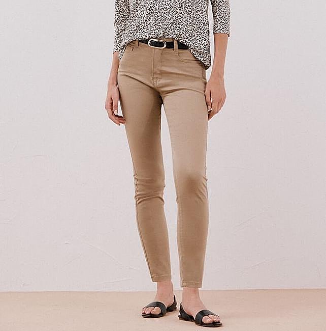 Pantalón pitillo de Cortefiel, 39,99 euros.