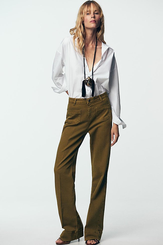 Vaqueros con bolsillos de Zara (35,99 euros)