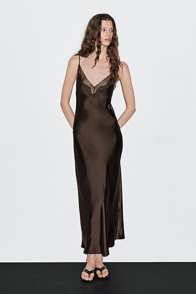 Vestido marrón de Massimo Dutti (79,99 euros)
