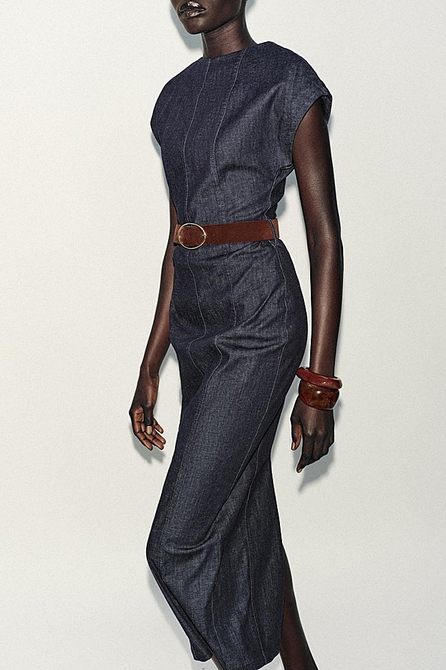 Vestido vaquero de Zara (39,95 euros)