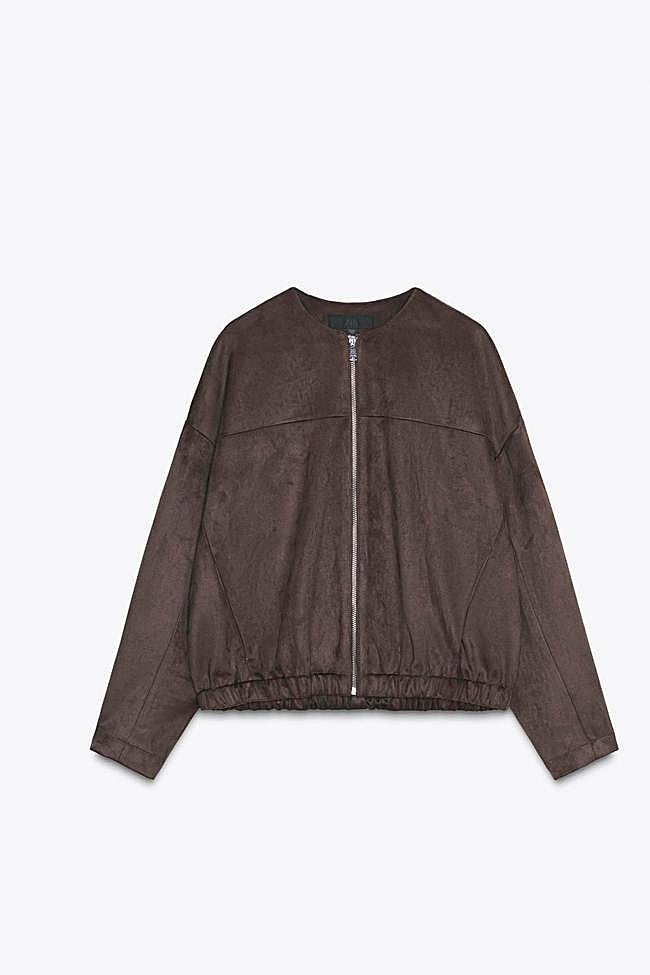 Chaqueta de ante estilo bomber de Zara.