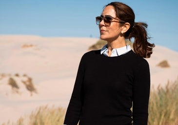 El truco de Mary de Dinamarca para llevar las bermudas en septiembre