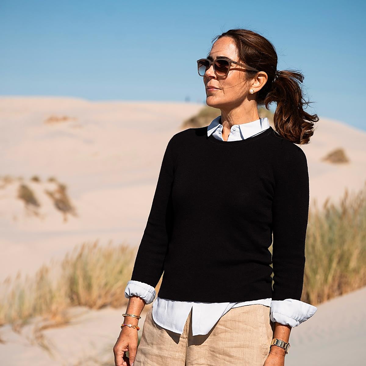 El truco de Mary de Dinamarca para llevar las bermudas en septiembre