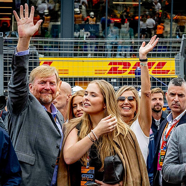 Los royals holandeses saludando a sus compatriotas.