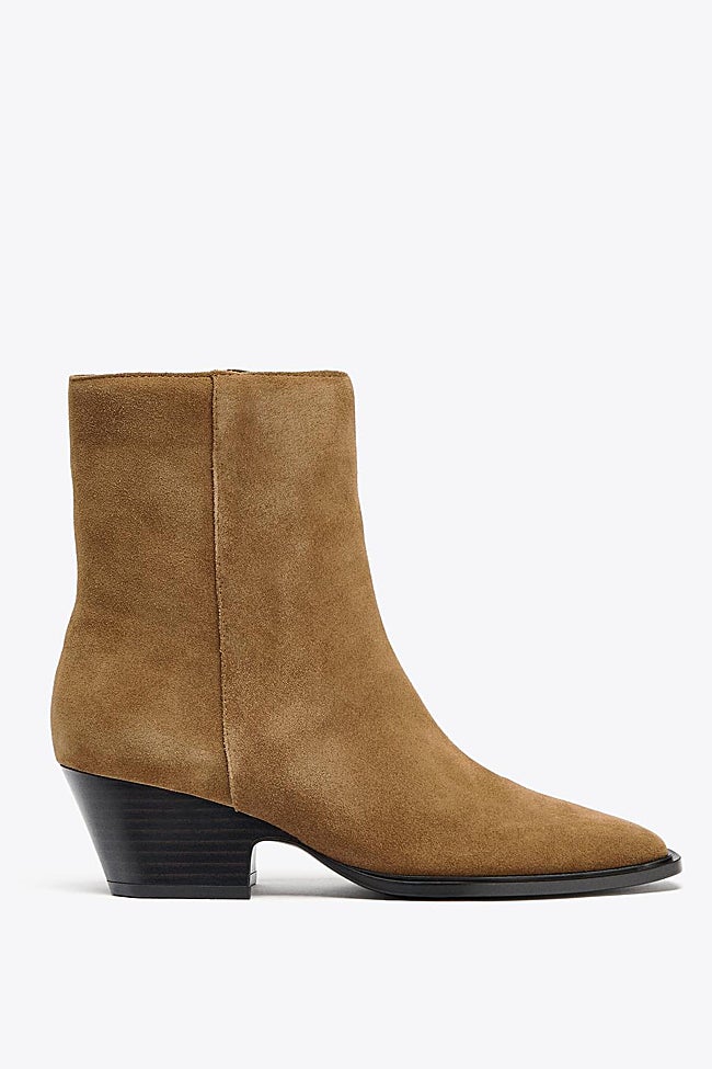 Botines de serraje de Zara (55,99 euros)