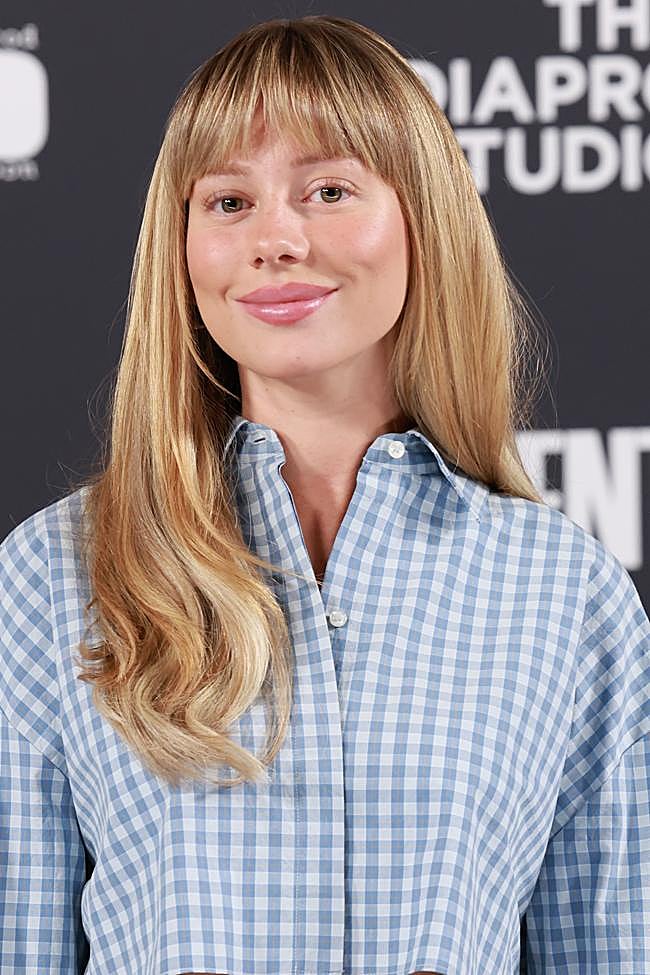 Ester Expósito con un flequillo recto.