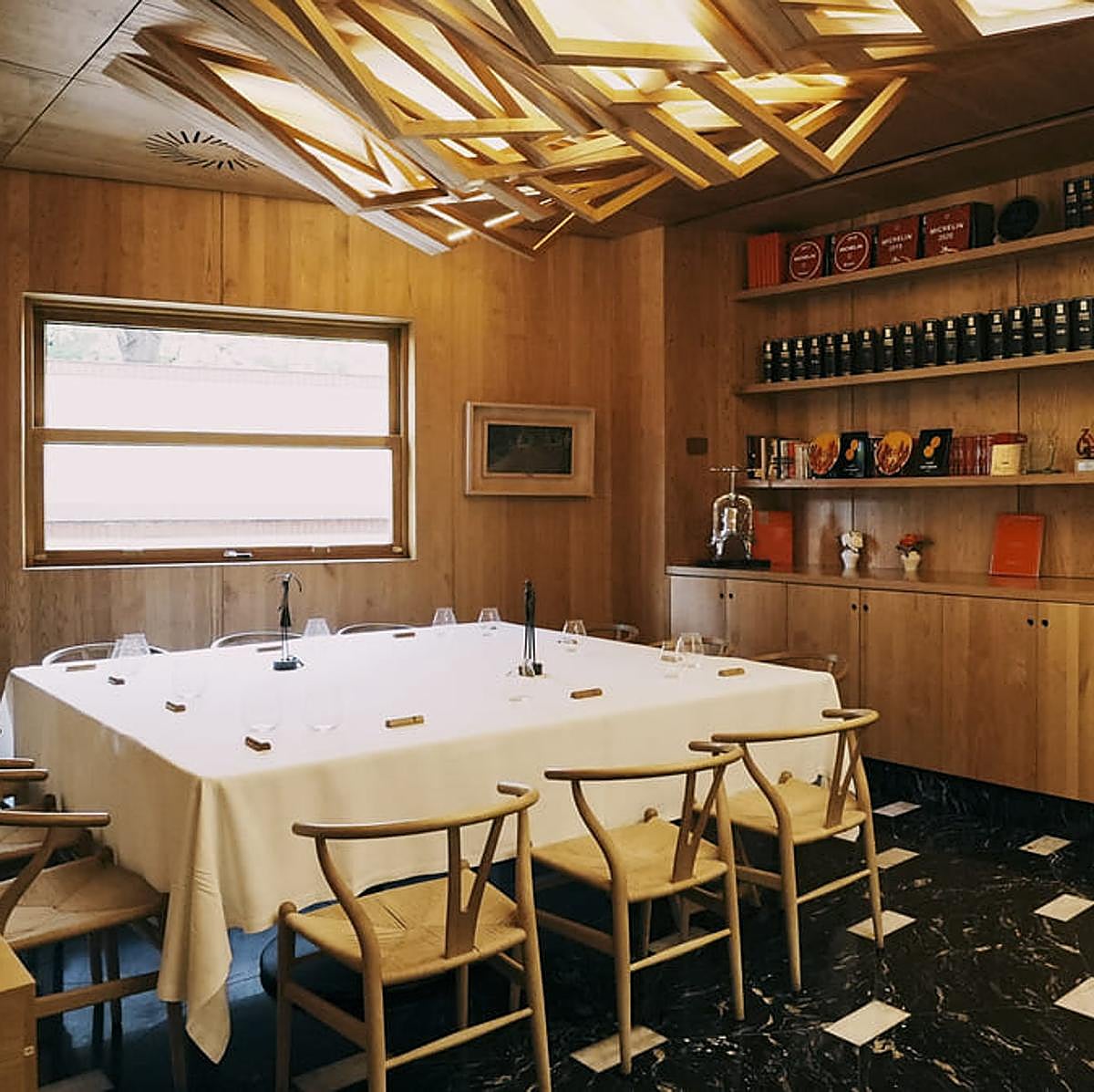 Espacio Biblioteca en A'Barra Restaurante