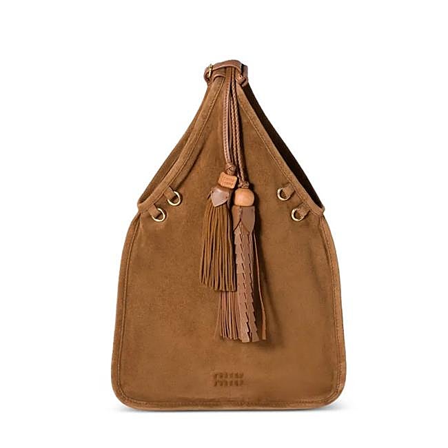 Bolso de hombro con borlas de Miu Miu, 1.820 euros.