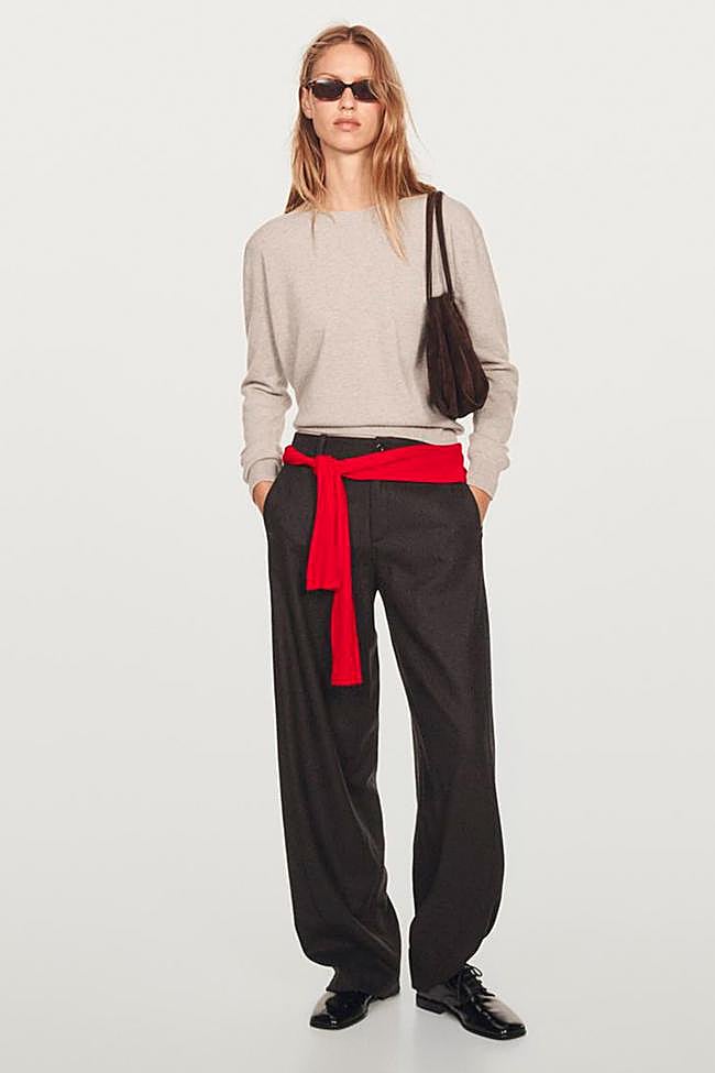 Jersey anudado a la cintura de Massimo Dutti.