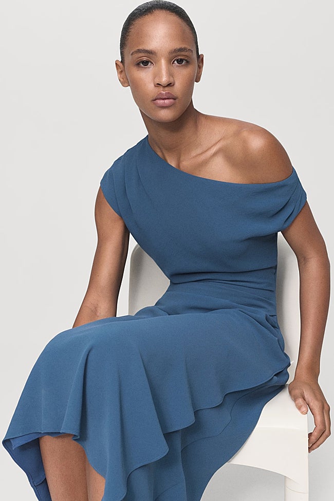 Vestido azul de Mango (69,99 euros)