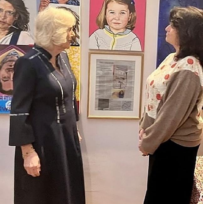 Mercedes Carbonell, con la reina Camilla de Inglaterra.