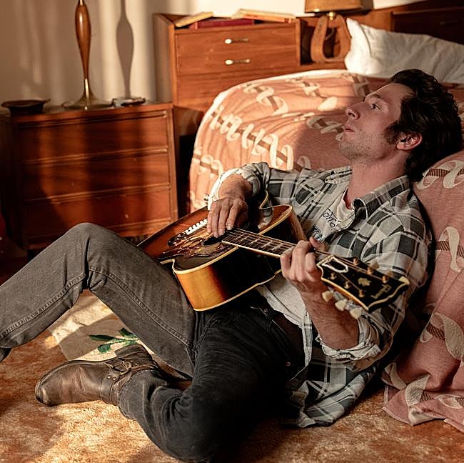 Jeremy Allen White como Bruce Springsteen en el próximo biopic del músico de Nueva Jersey.