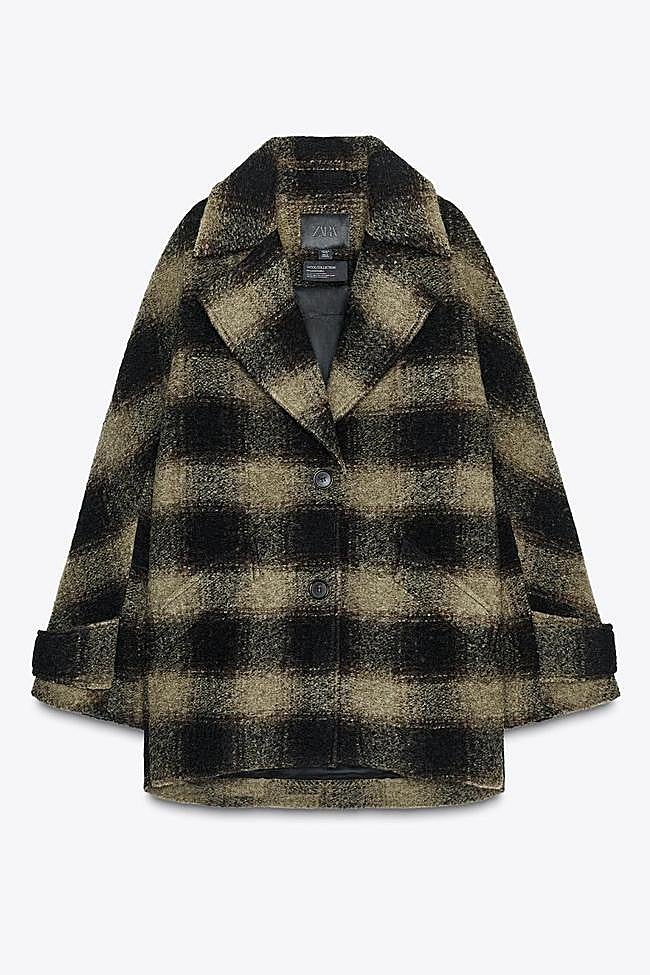 El abrigo es de edición limitada y cuesta 109 euros.