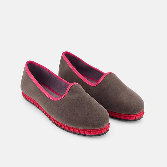 Zapato de terciopelo vivos a contraste (25€)